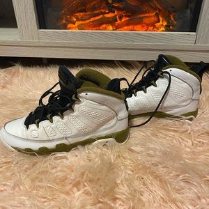 Jordan 9 Retro Statue 5.5y